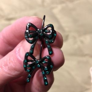 Betsy Johnson, Green and black bow earrings